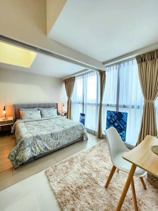 Cosy Executive 1 Bedroom Uptown Parksuites Ultra Fast Internet Manila Kültér fotó