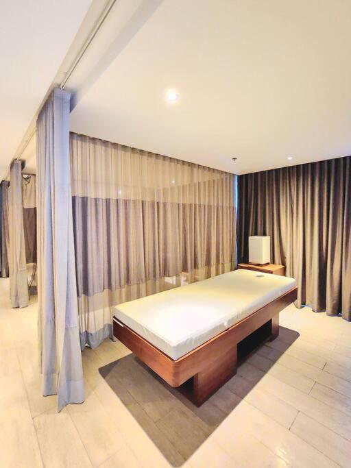 Cosy Executive 1 Bedroom Uptown Parksuites Ultra Fast Internet Manila Kültér fotó