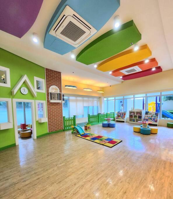 Cosy Executive 1 Bedroom Uptown Parksuites Ultra Fast Internet Manila Kültér fotó