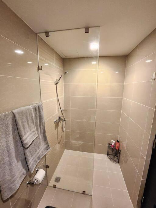 Cosy Executive 1 Bedroom Uptown Parksuites Ultra Fast Internet Manila Kültér fotó