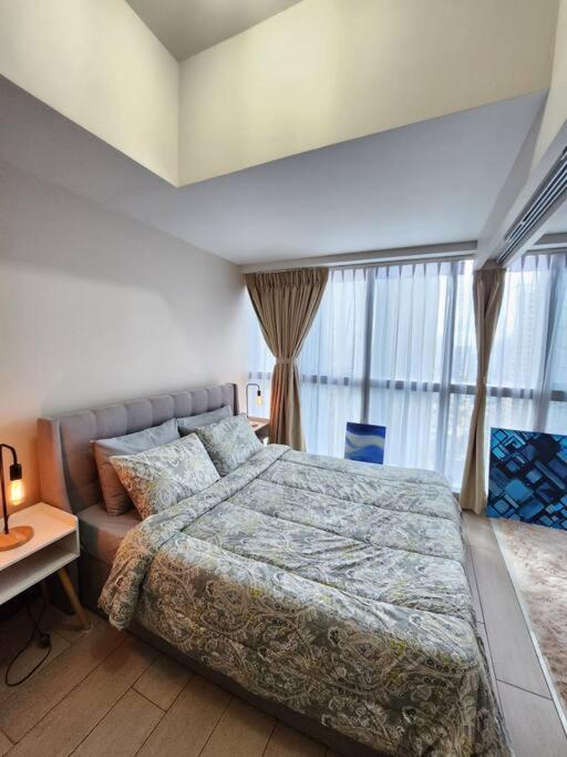 Cosy Executive 1 Bedroom Uptown Parksuites Ultra Fast Internet Manila Kültér fotó