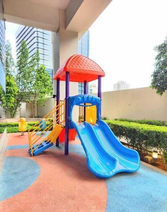 Cosy Executive 1 Bedroom Uptown Parksuites Ultra Fast Internet Manila Kültér fotó