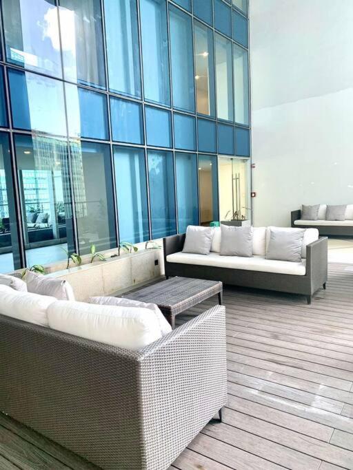Cosy Executive 1 Bedroom Uptown Parksuites Ultra Fast Internet Manila Kültér fotó