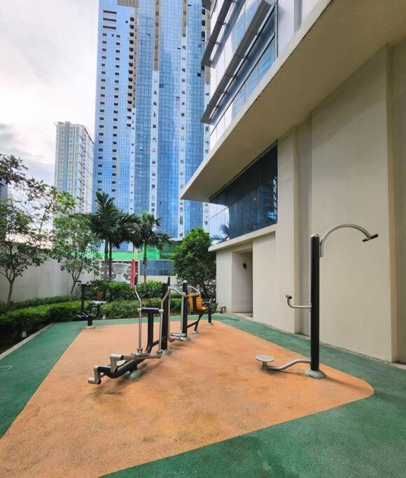 Cosy Executive 1 Bedroom Uptown Parksuites Ultra Fast Internet Manila Kültér fotó