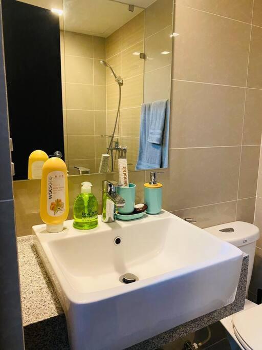Cosy Executive 1 Bedroom Uptown Parksuites Ultra Fast Internet Manila Kültér fotó