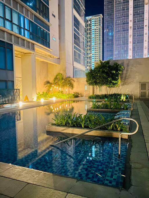 Cosy Executive 1 Bedroom Uptown Parksuites Ultra Fast Internet Manila Kültér fotó