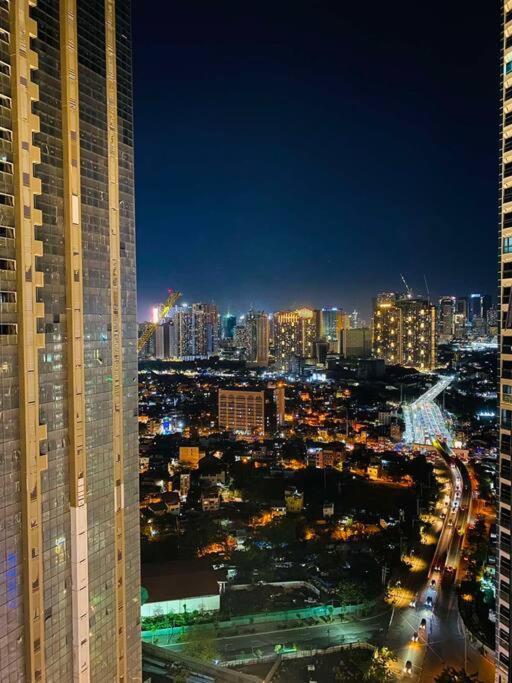 Cosy Executive 1 Bedroom Uptown Parksuites Ultra Fast Internet Manila Kültér fotó